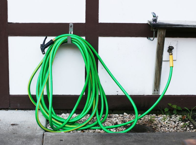 Các Giải Pháp Chống Rối Ống Tưới Vườn Ban Công Hiệu Quả