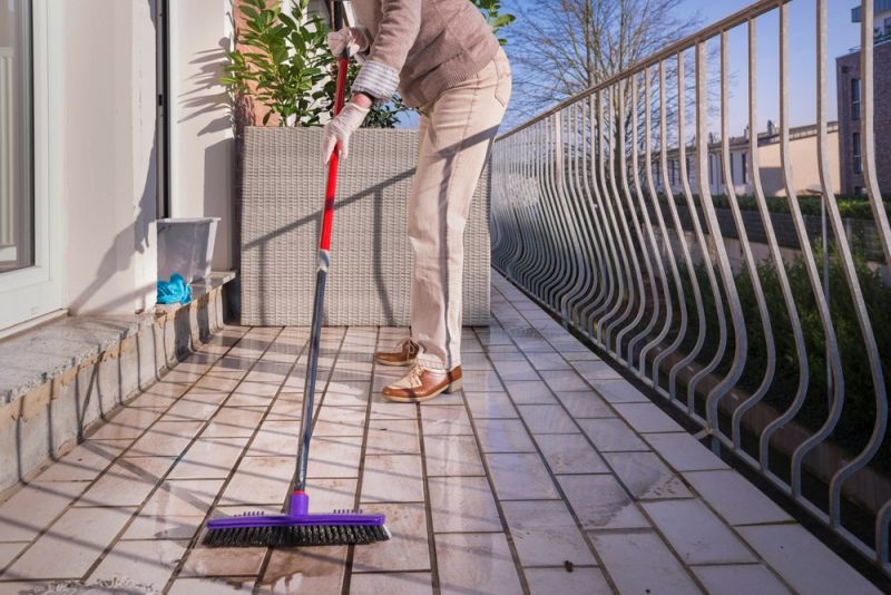Vỉ Thoát Nước Lót Sàn Là Giải Pháp Tránh đọng Nước Vườn Ban Công