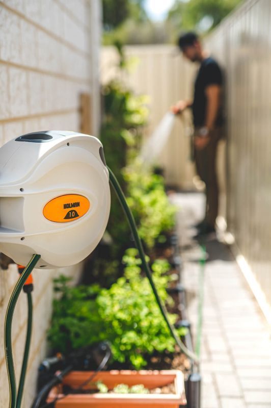 Bộ cuộn tưới Holman giúp dây được thu gọn sau khi sử dụng