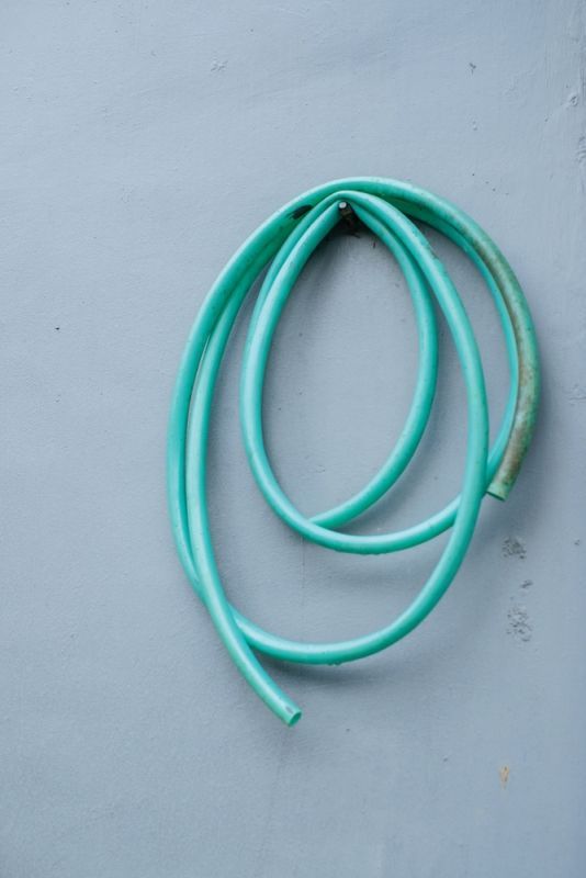 Các nguyên nhân khiến ống tưới cây để ngoài trời nhanh hỏng